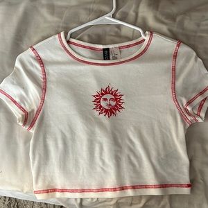 H&M cropped sun and moon tee